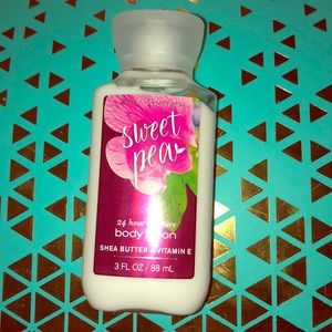 sweet pea body lotion ( travel size) 🧴